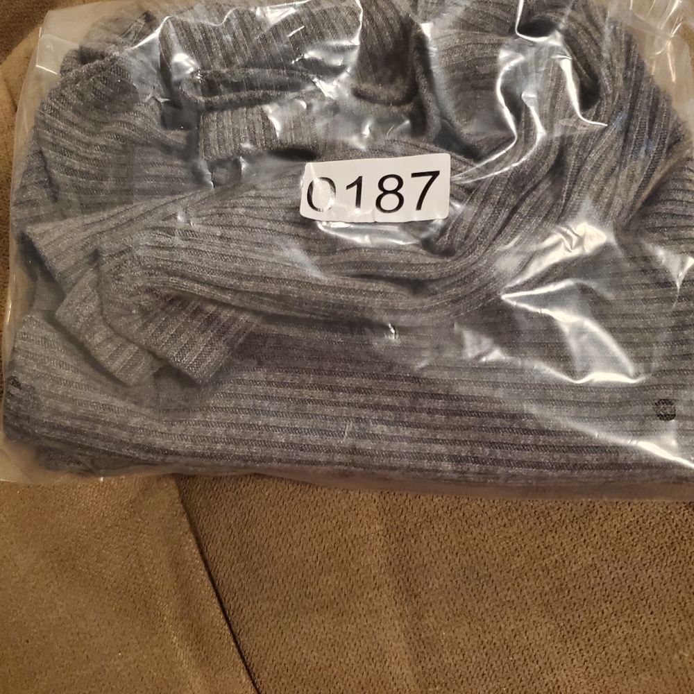 Forever 21 ribbed grey size small crop top - Picture 6 of 6